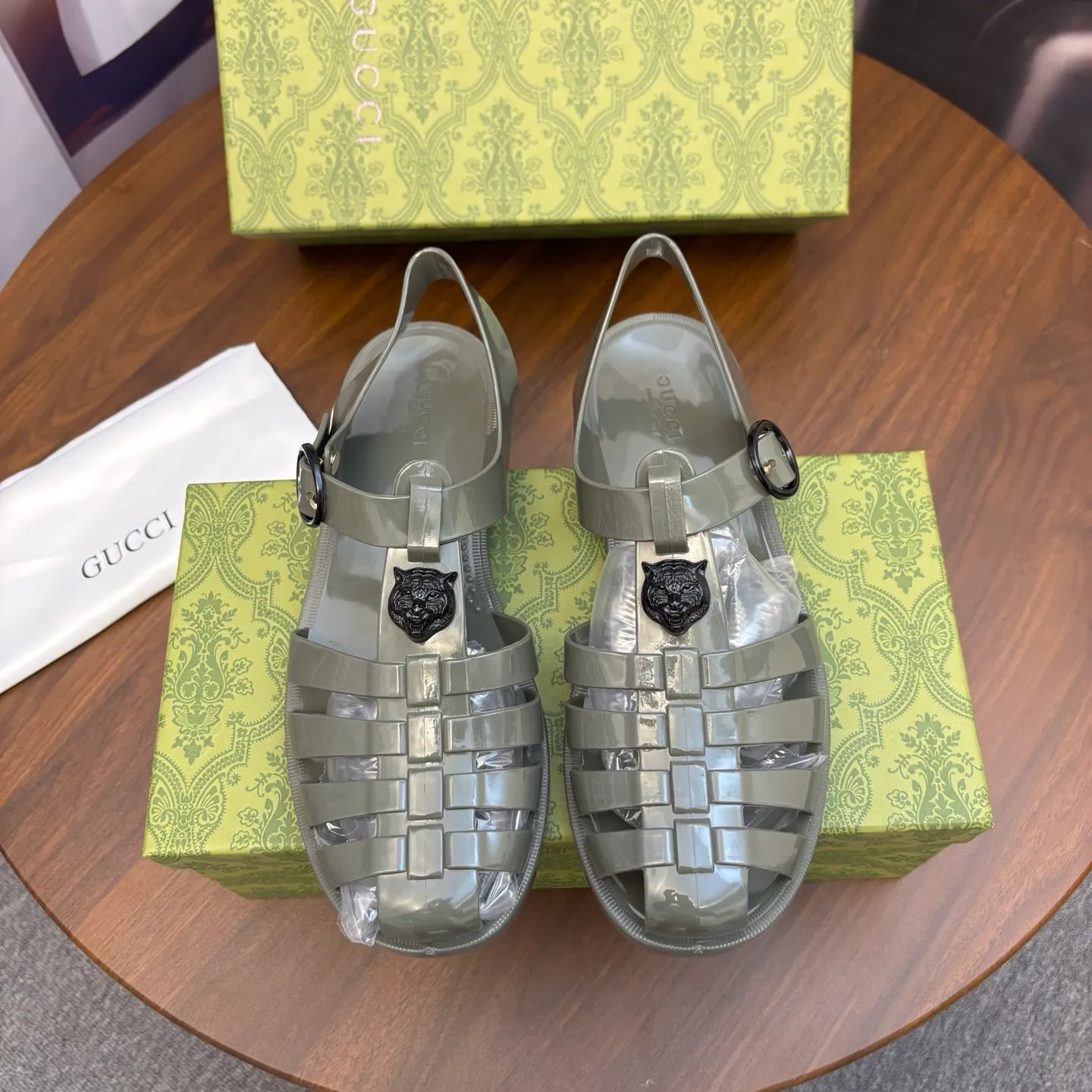 Men's shoes: 260💰[Gucci] sandals, counter quality, top-quality original items, real photos! Original T men's shoes 💰PU material, fine workmanship, comfortable; genuine 1:1 replica Size: 36 ~ 46